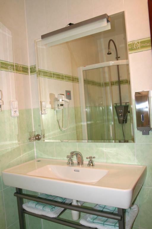 Camping Oase Praha Hotel Zlatniky  Bilik gambar