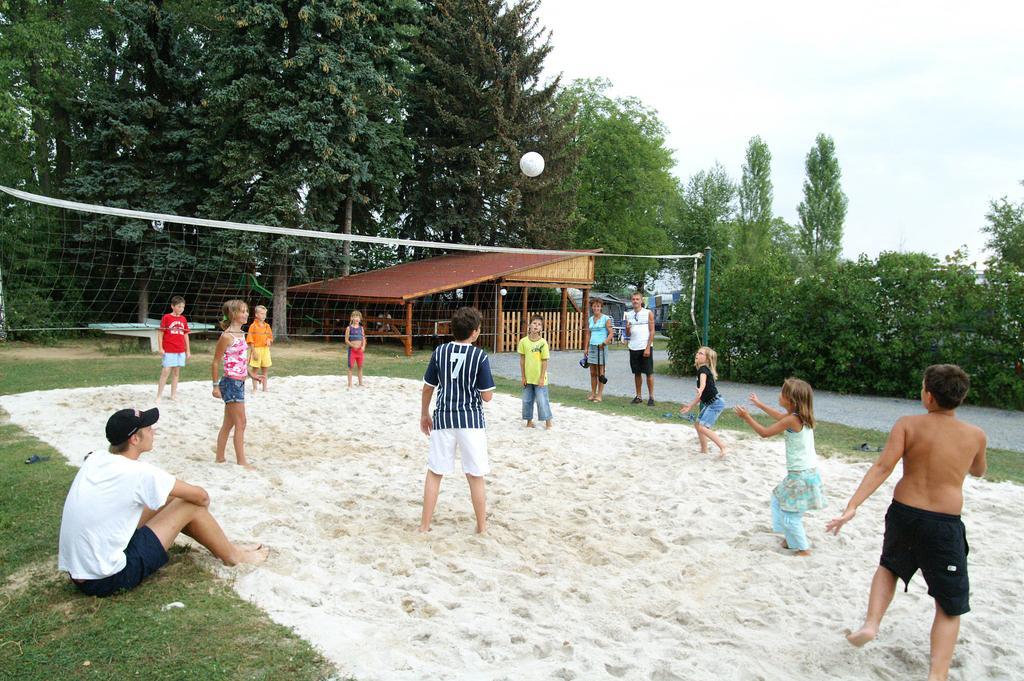 Camping Oase Praha Hotel Zlatniky  Luaran gambar