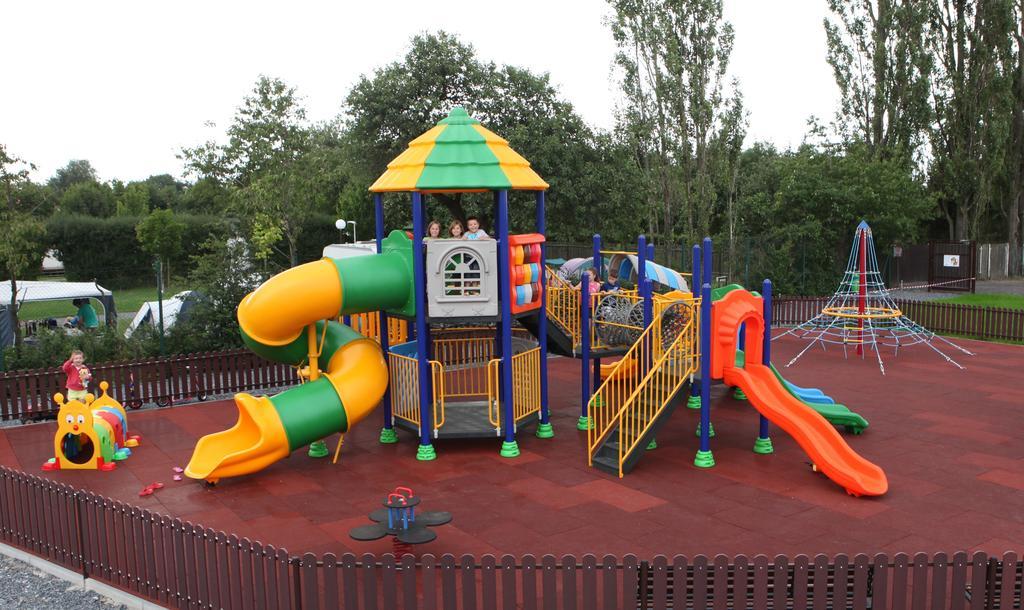 Camping Oase Praha Hotel Zlatniky  Luaran gambar